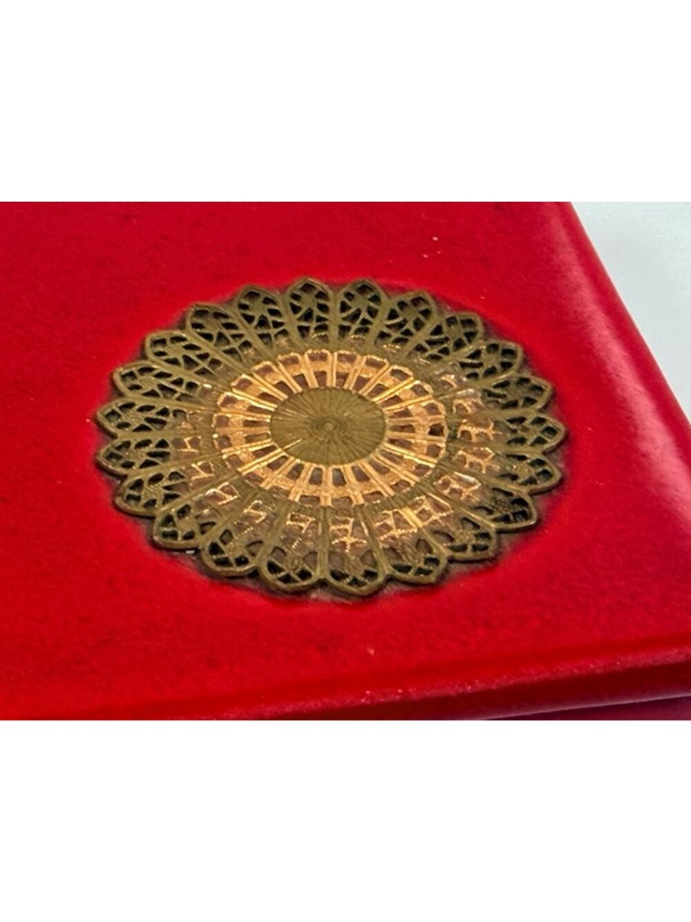RARE Vintage Royal Haeger Red Dresser Trinket Box Brass Mandalla Accents R1688-S - Picture 4 of 9